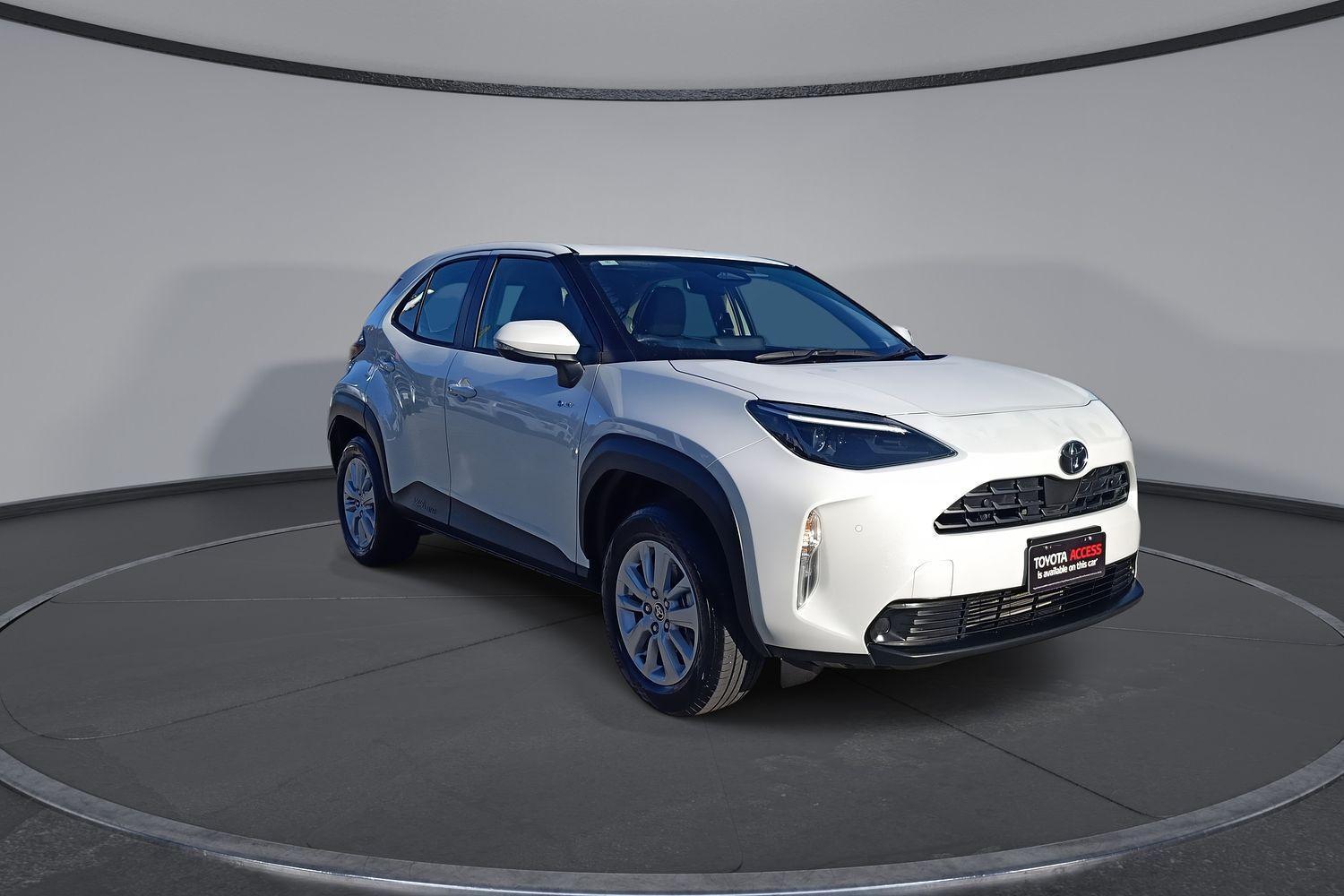 2025 Toyota Yaris Cross GX in White