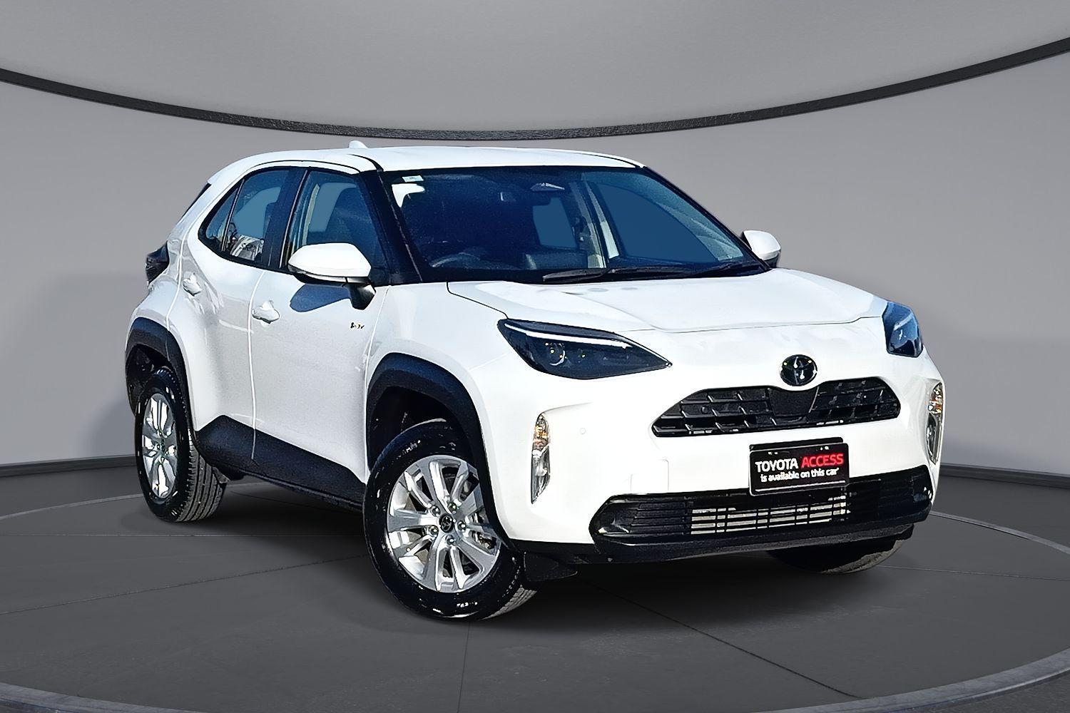 2025 Toyota Yaris Cross GX in White