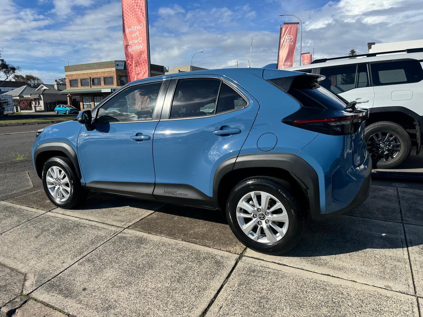 2022 Toyota Yaris Cross GXL in Blue