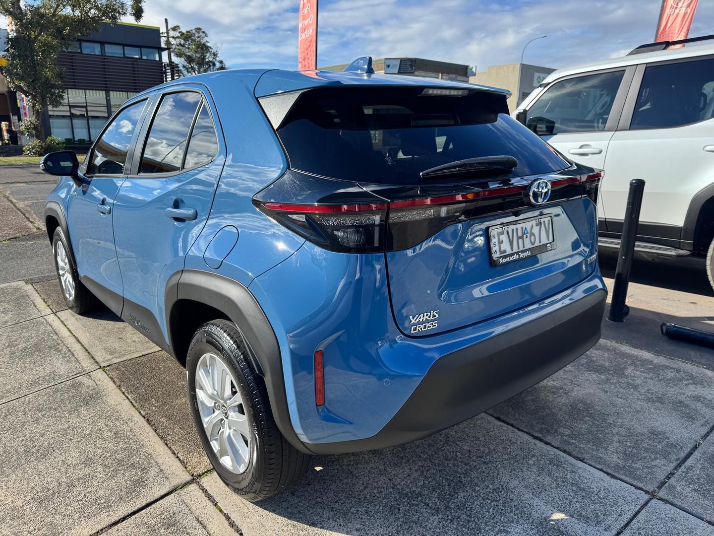 2022 Toyota Yaris Cross GXL in Blue