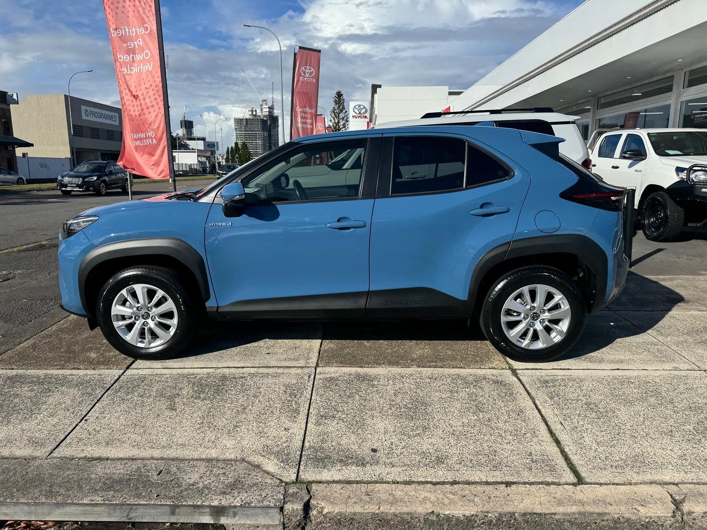 2022 Toyota Yaris Cross GXL in Blue
