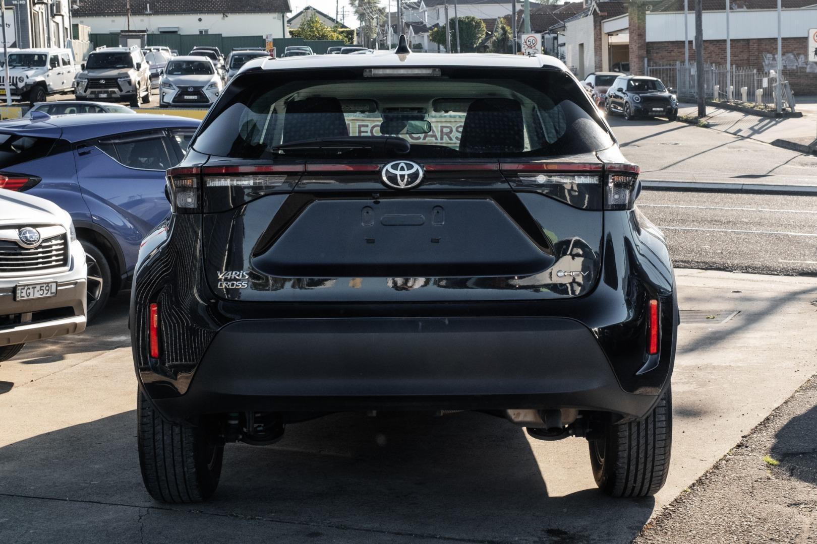 2024 Toyota Yaris Cross GX in Black