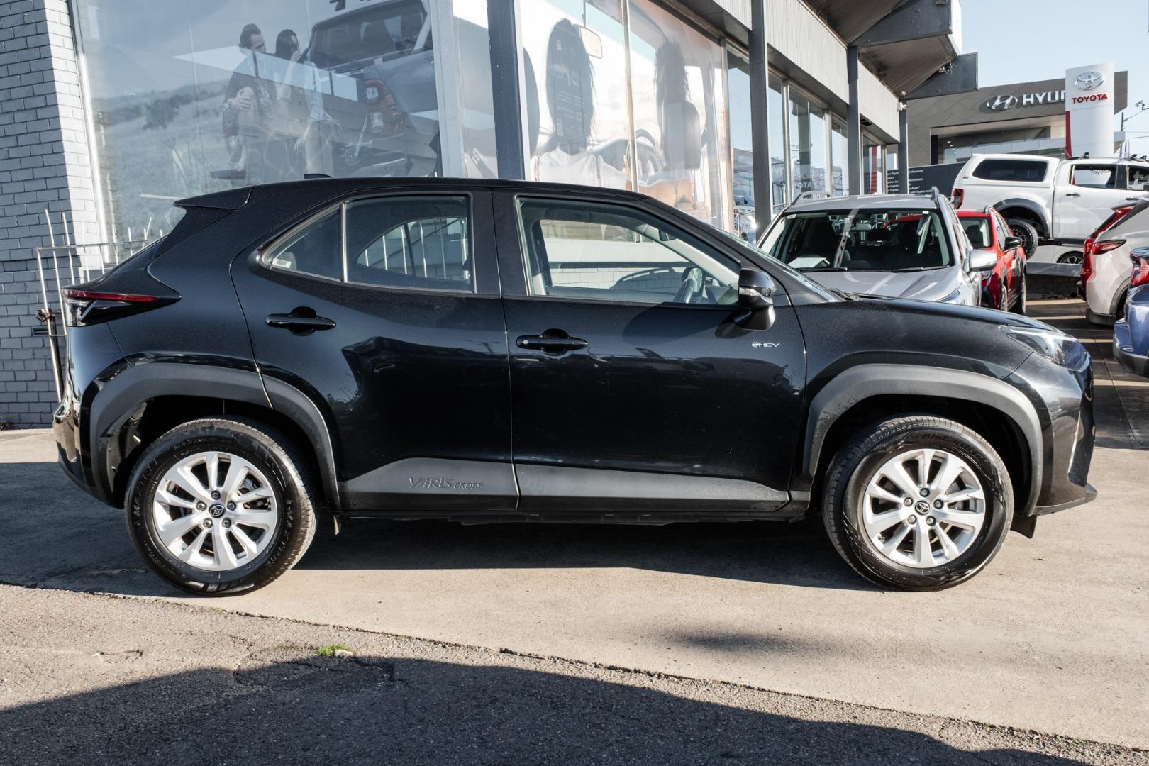 2024 Toyota Yaris Cross GX in Black