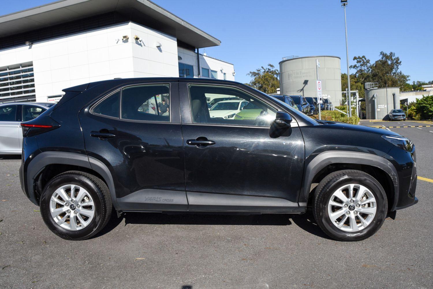 2024 Toyota Yaris Cross GX in Black