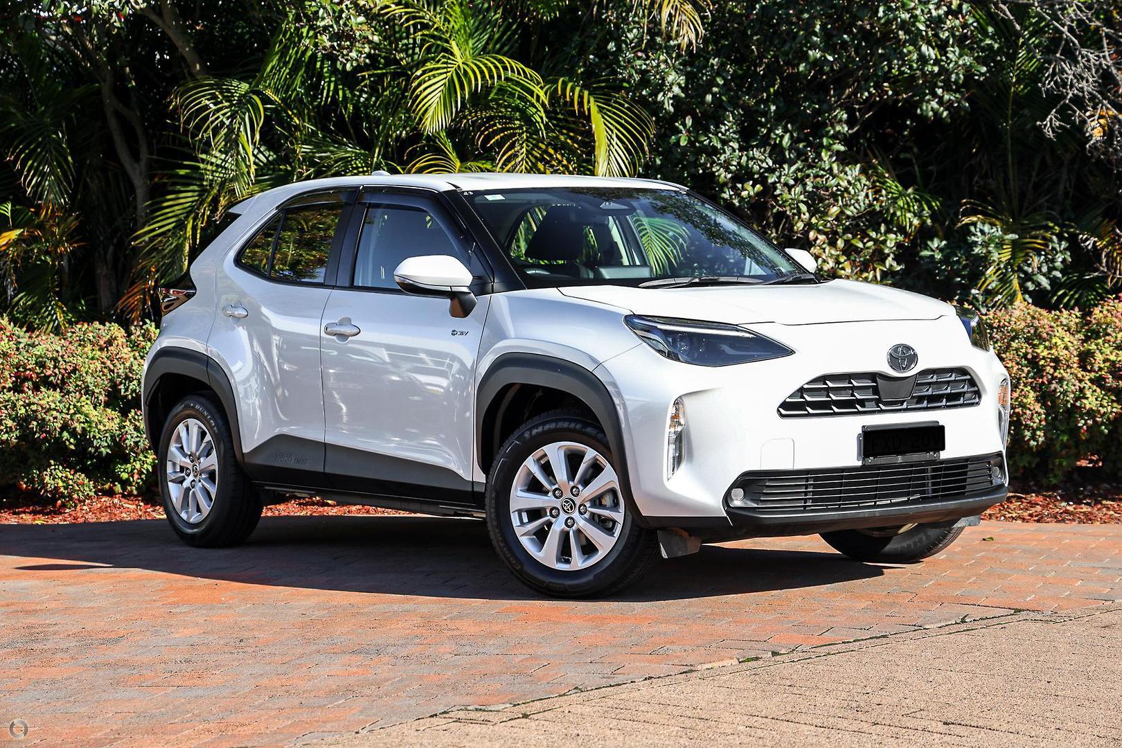 2024 Toyota Yaris Cross GX in White
