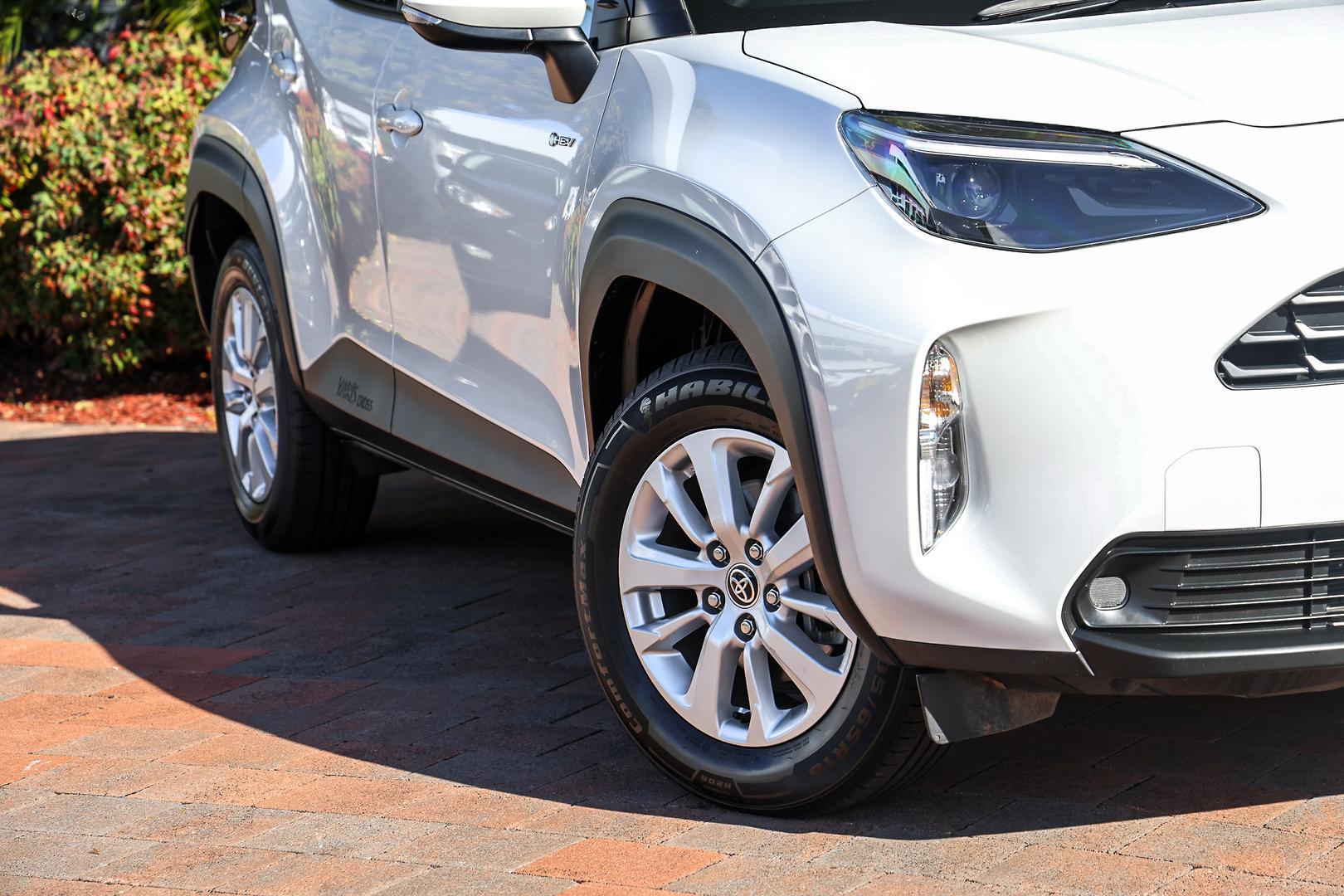2024 Toyota Yaris Cross GX in White