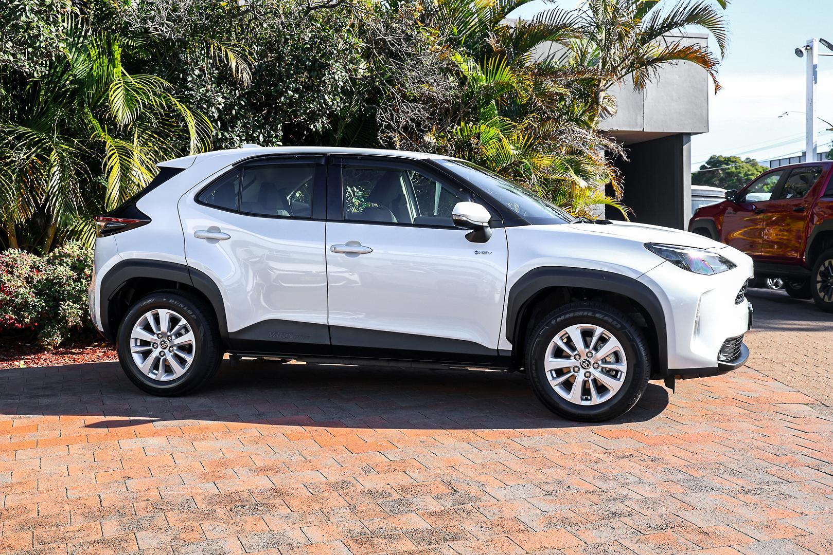 2024 Toyota Yaris Cross GX in White