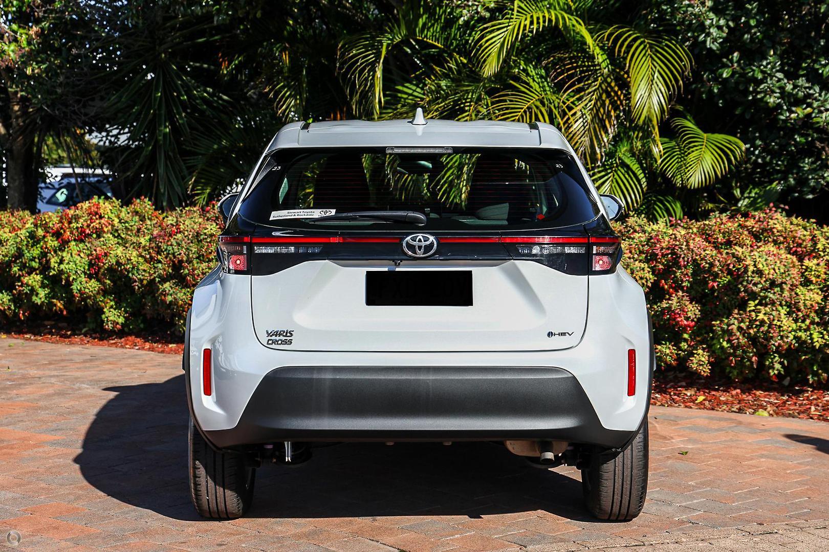 2024 Toyota Yaris Cross GX in White