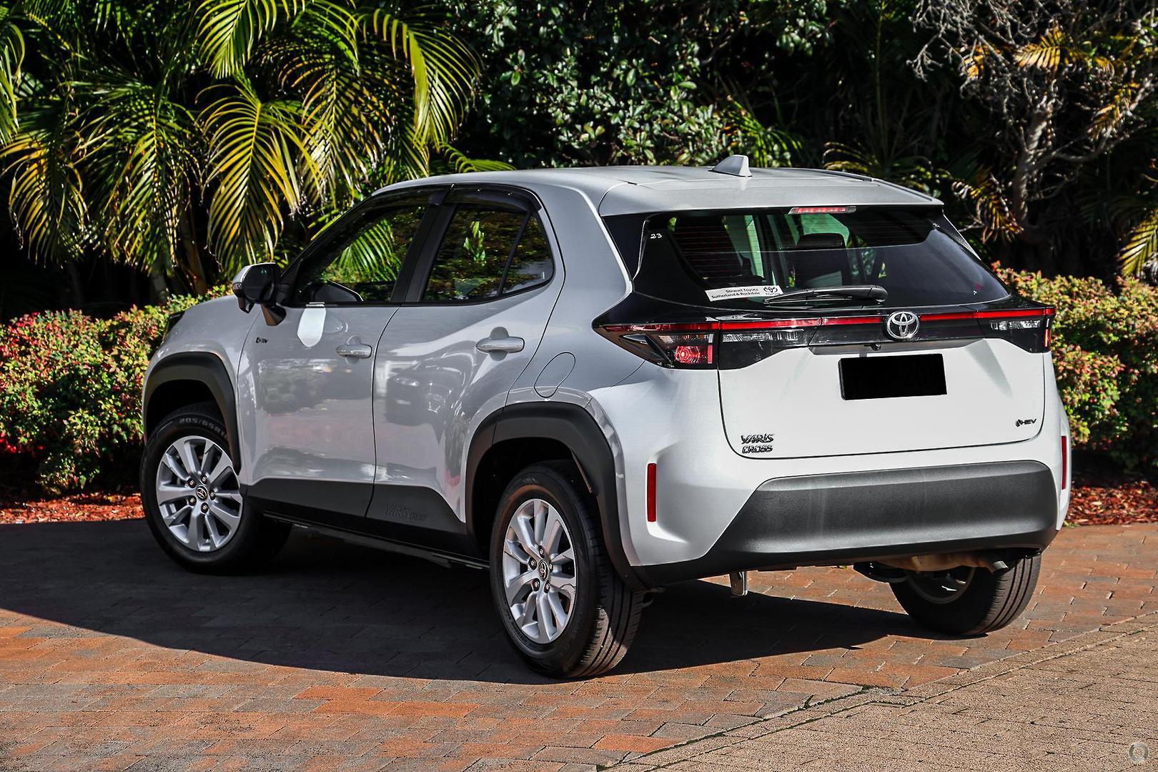 2024 Toyota Yaris Cross GX in White