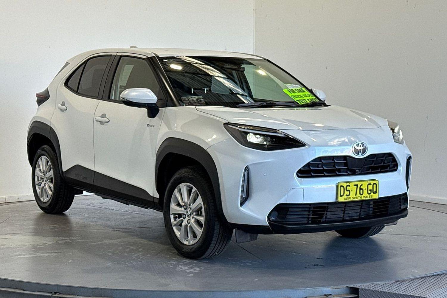 2025 Toyota Yaris Cross GXL in White