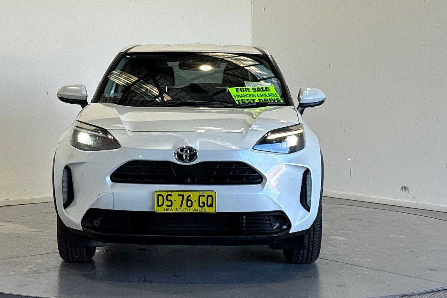 2025 Toyota Yaris Cross GXL in White