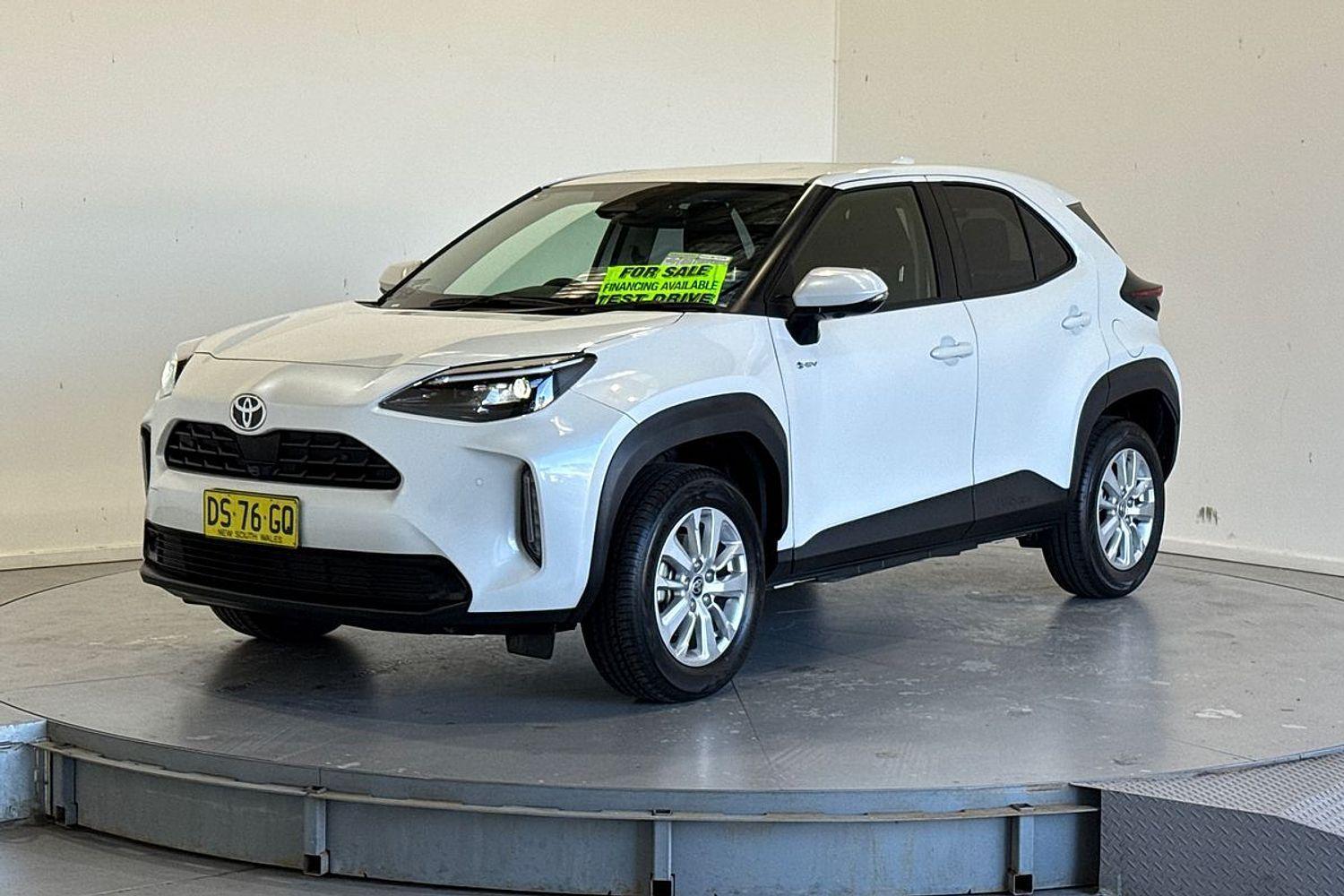 2025 Toyota Yaris Cross GXL in White