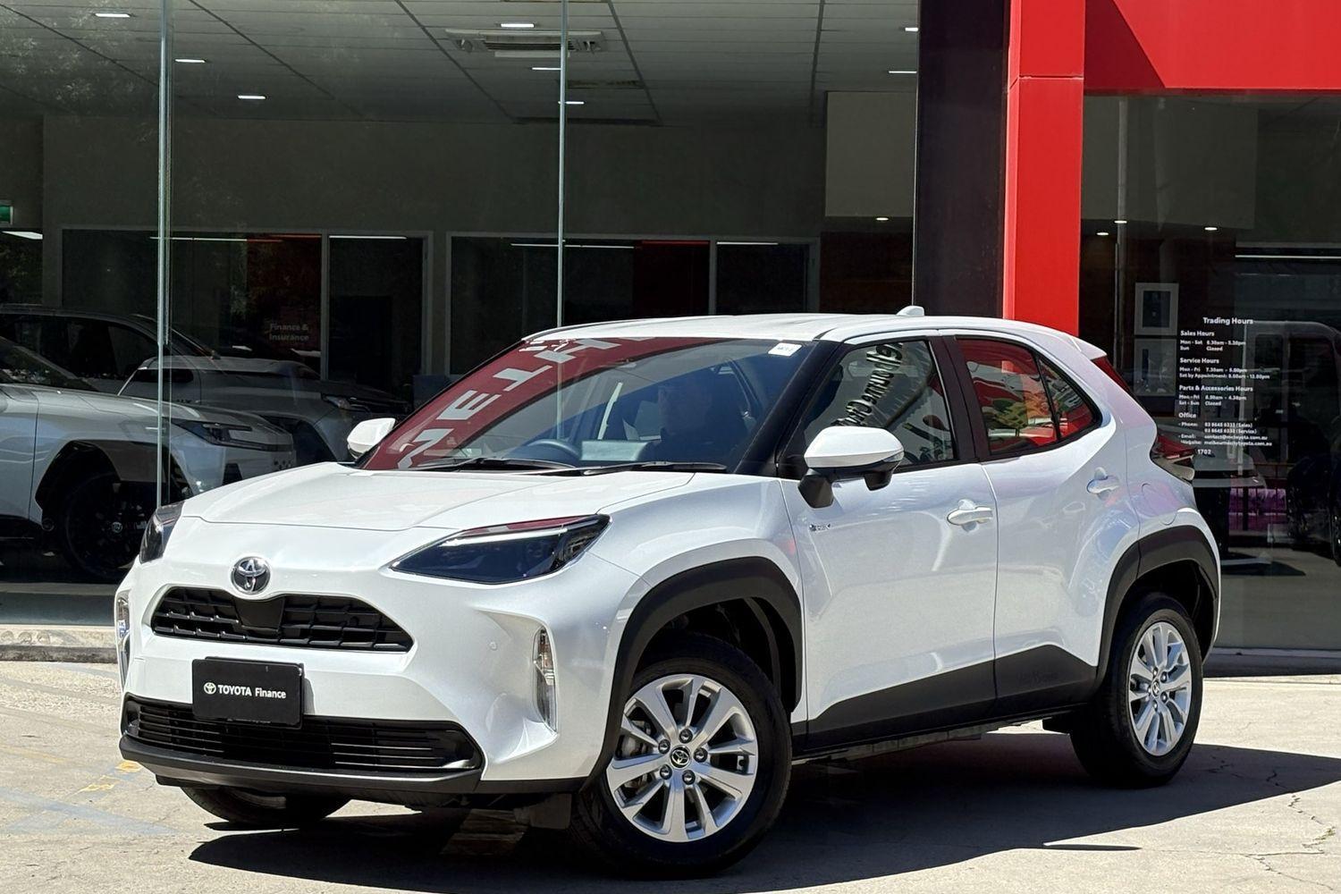 2025 Toyota Yaris Cross GX in White