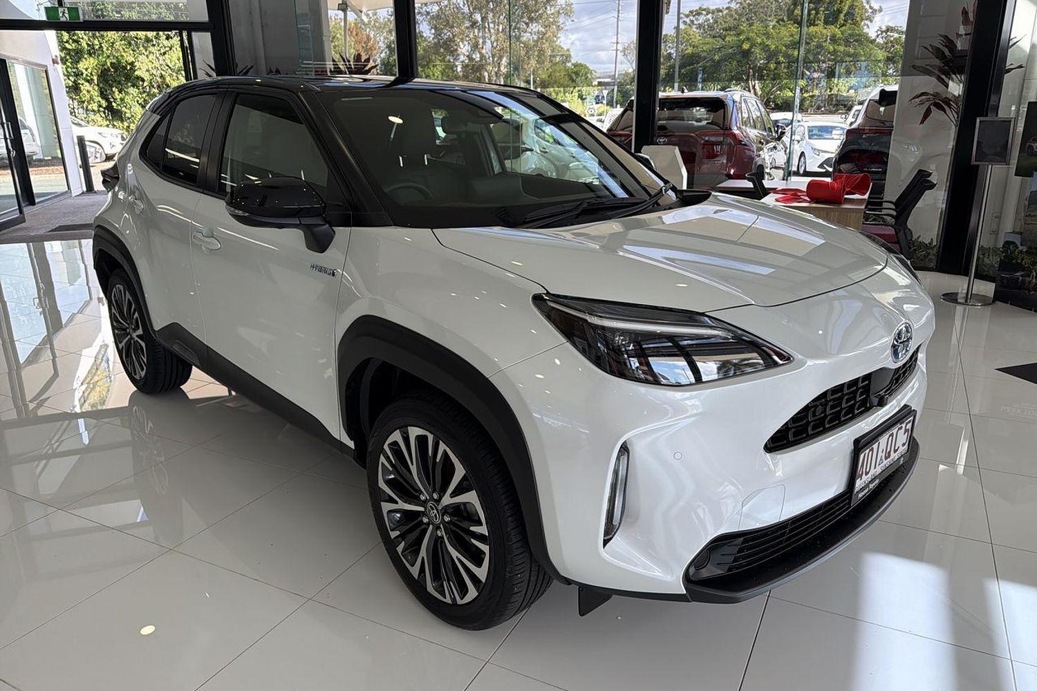 2023 Toyota Yaris Cross Urban in Two Tone White