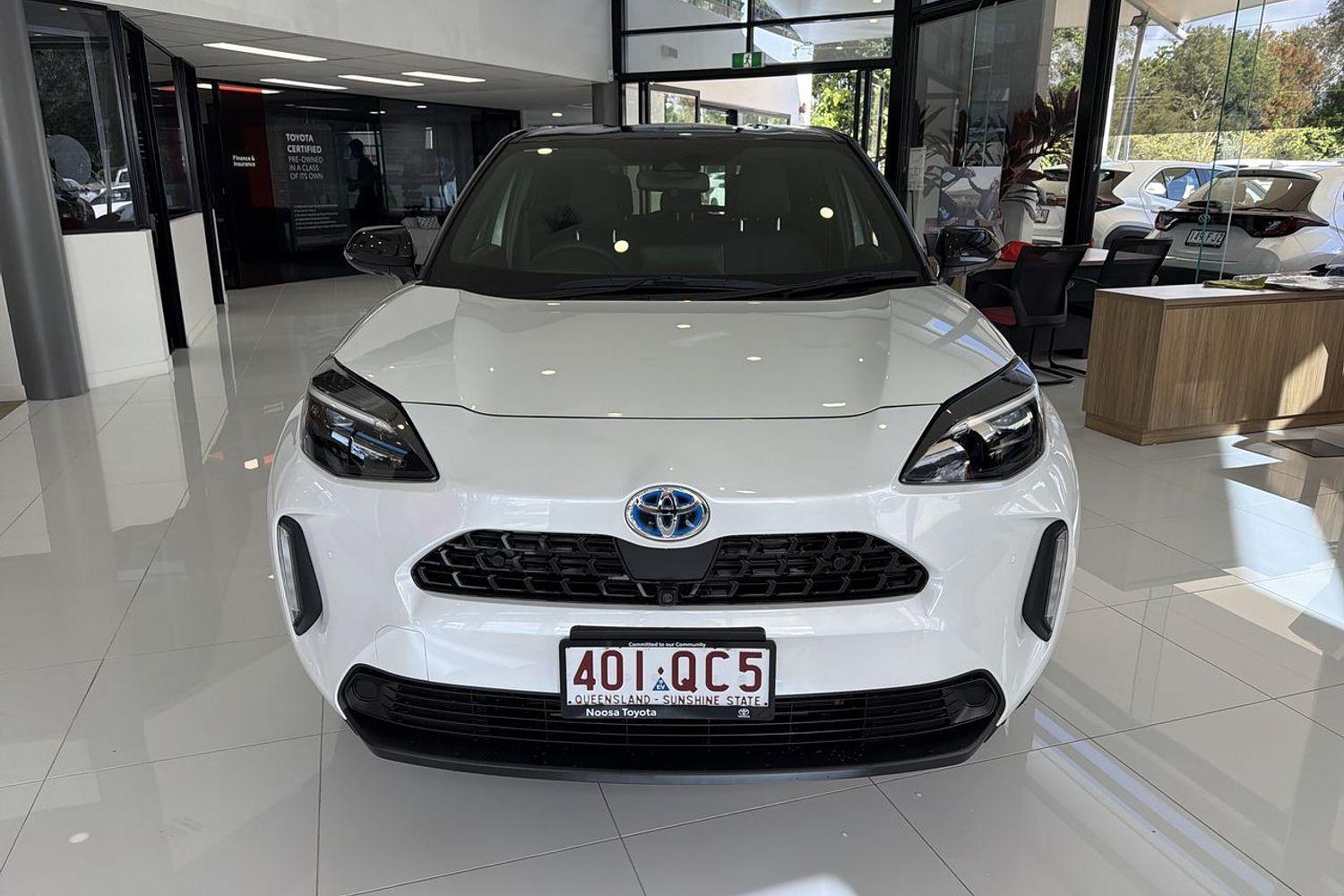 2023 Toyota Yaris Cross Urban in Two Tone White