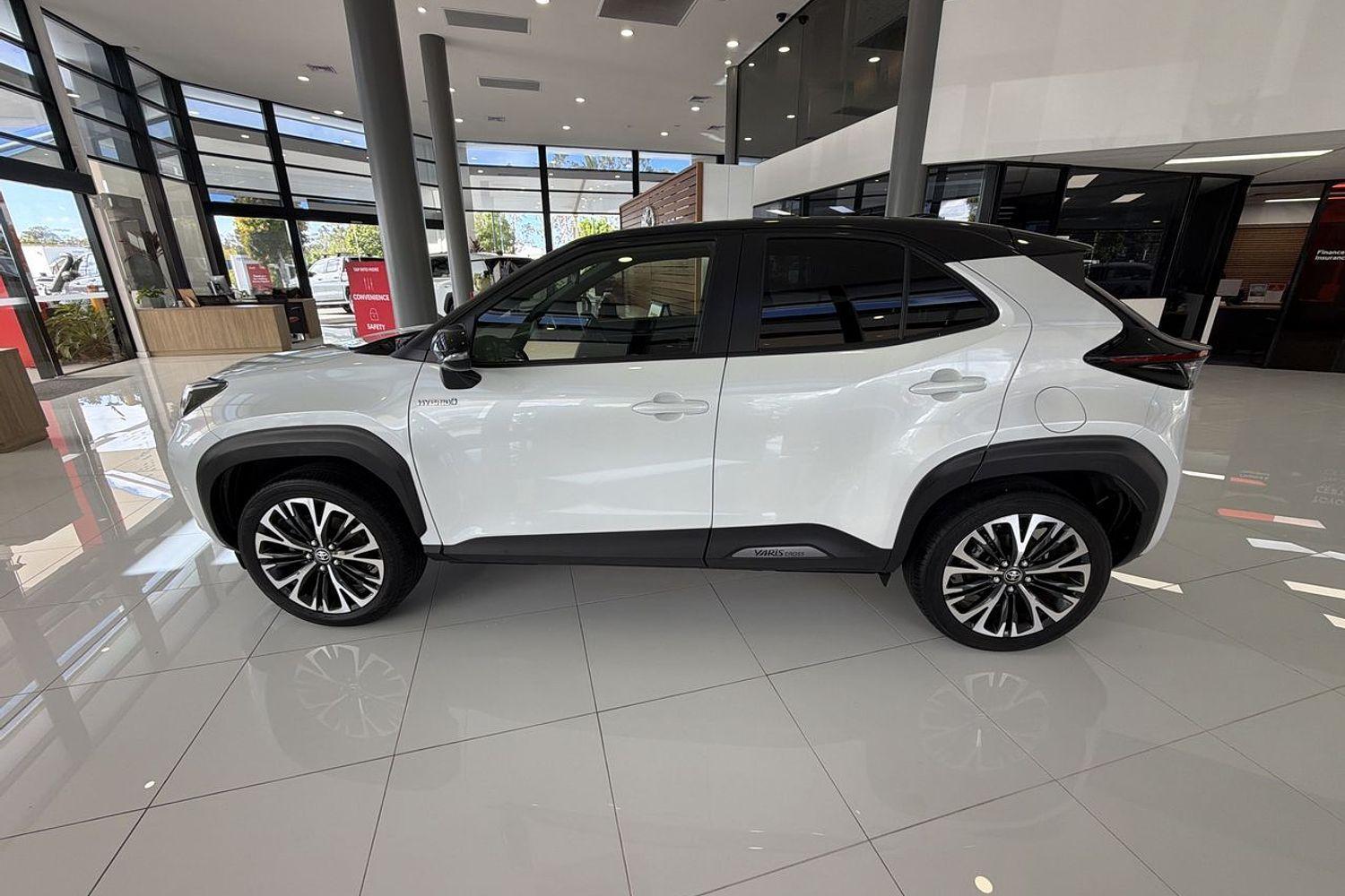 2023 Toyota Yaris Cross Urban in Two Tone White