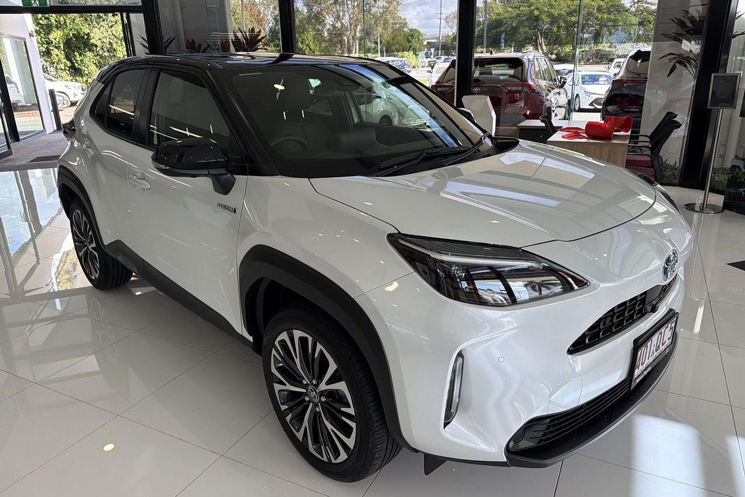 2023 Toyota Yaris Cross Urban in Two Tone White