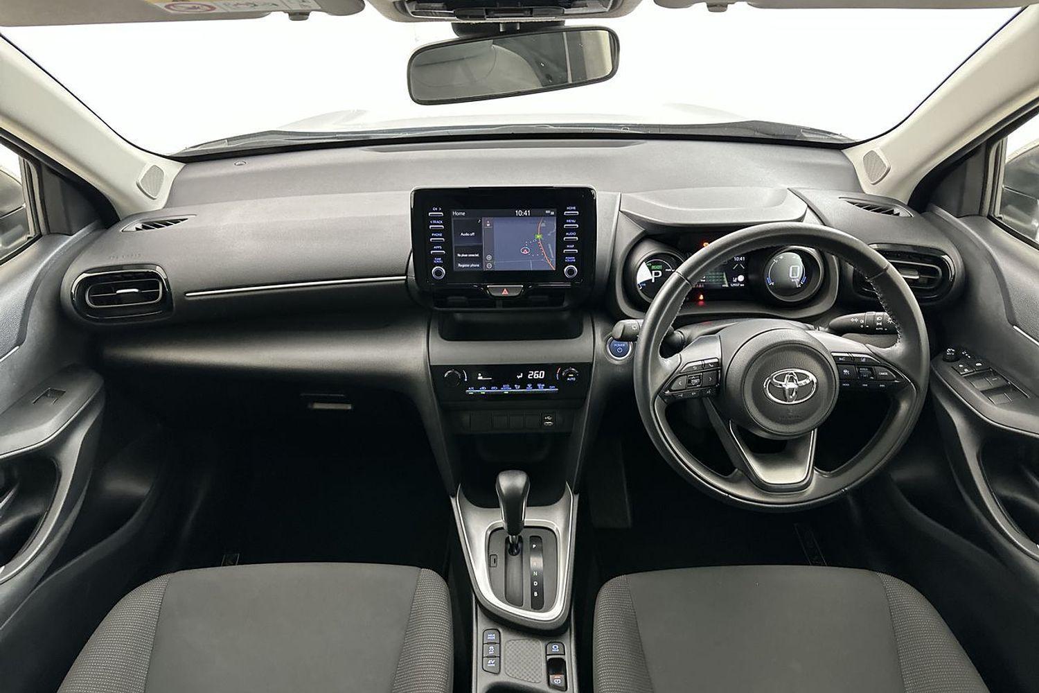 2023 Toyota Yaris Cross GXL in Silver
