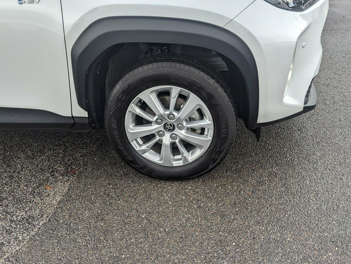 2025 Toyota Yaris Cross GX in White