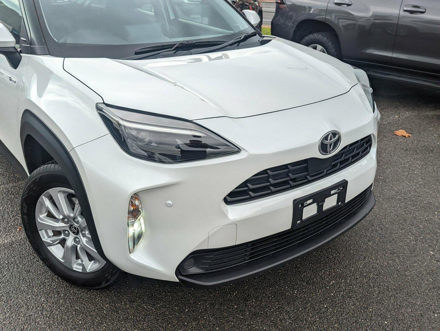 2025 Toyota Yaris Cross GX in White
