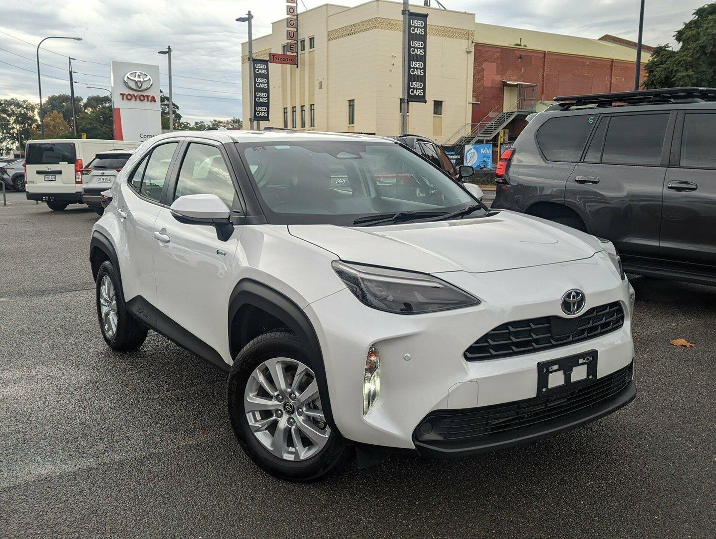 2025 Toyota Yaris Cross GX in White