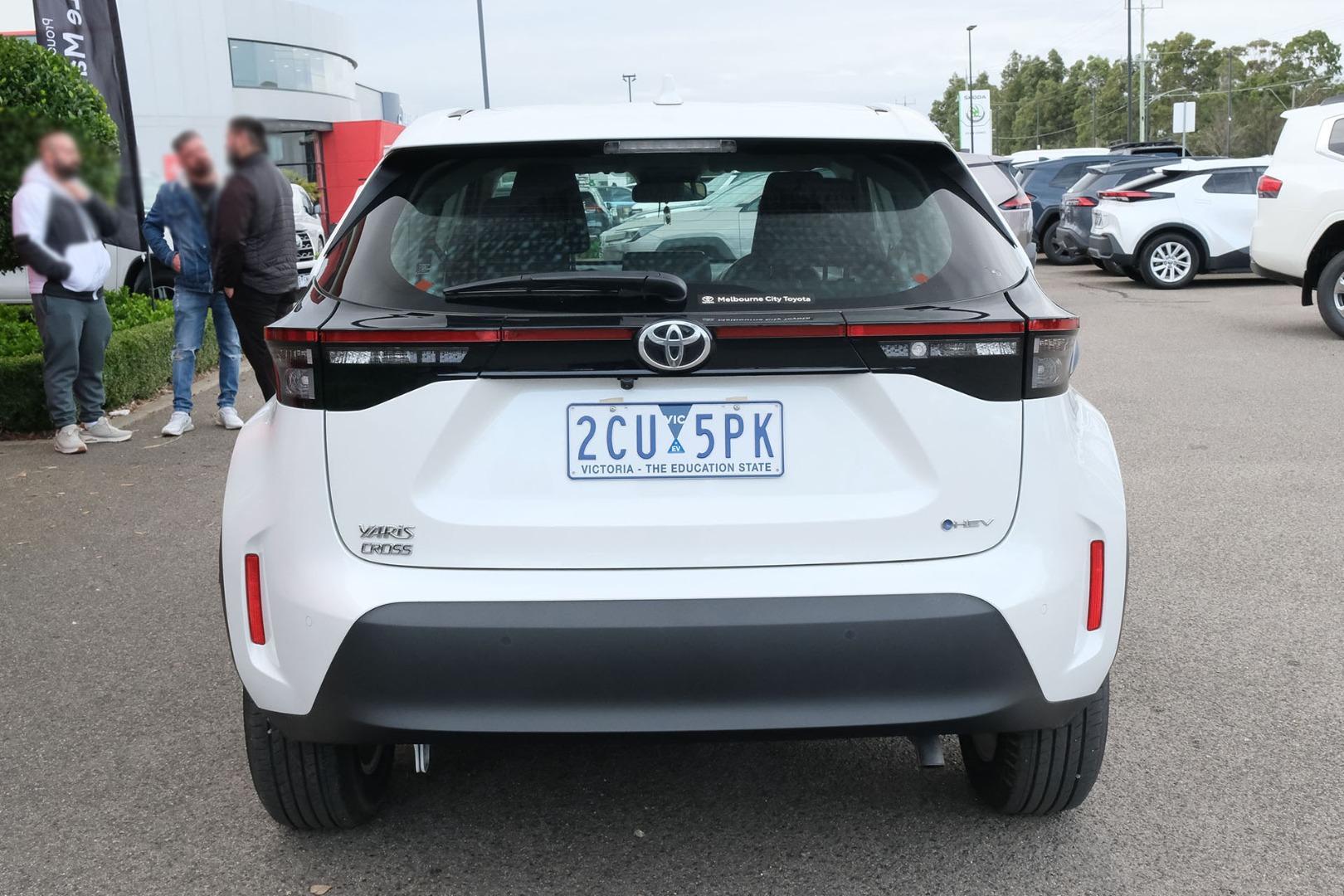2025 Toyota Yaris Cross GX in White