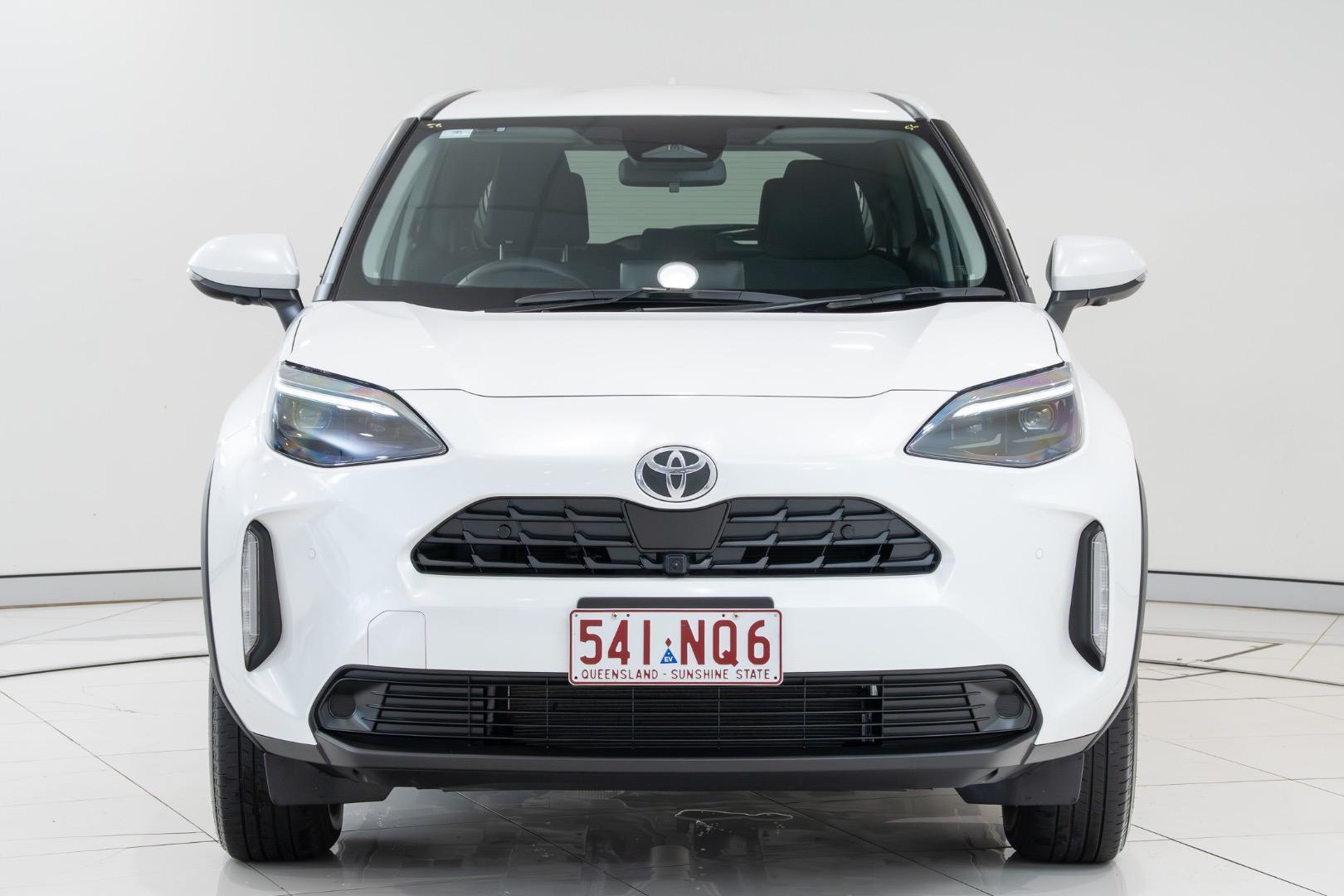 2025 Toyota Yaris Cross GXL in White
