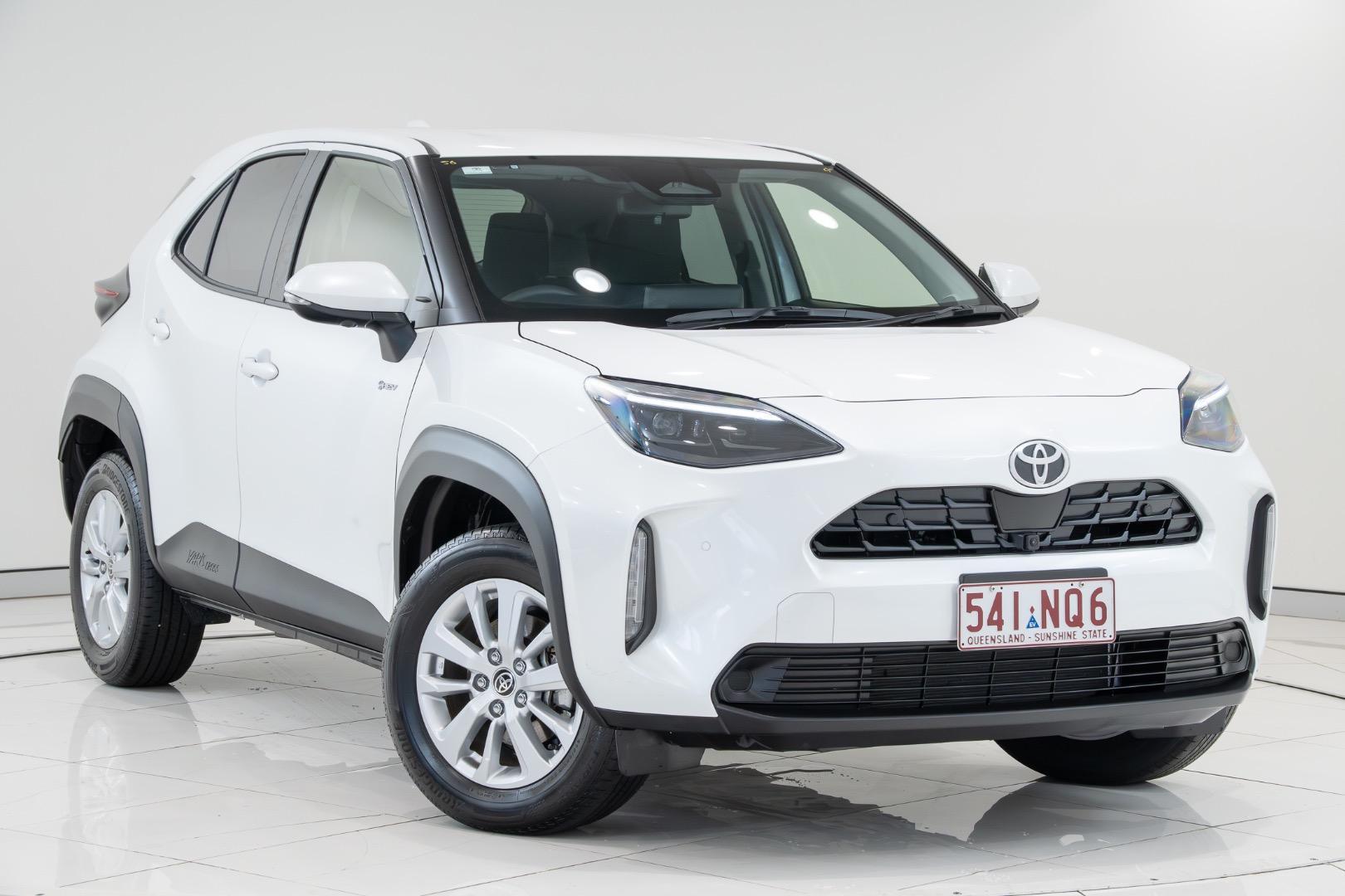 2025 Toyota Yaris Cross GXL in White