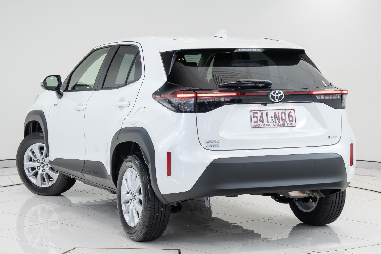 2025 Toyota Yaris Cross GXL in White