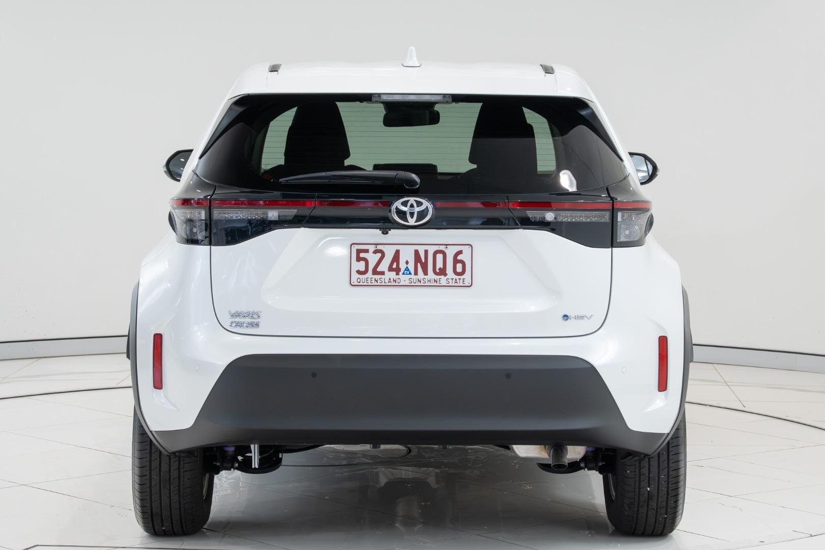 2025 Toyota Yaris Cross GXL in White