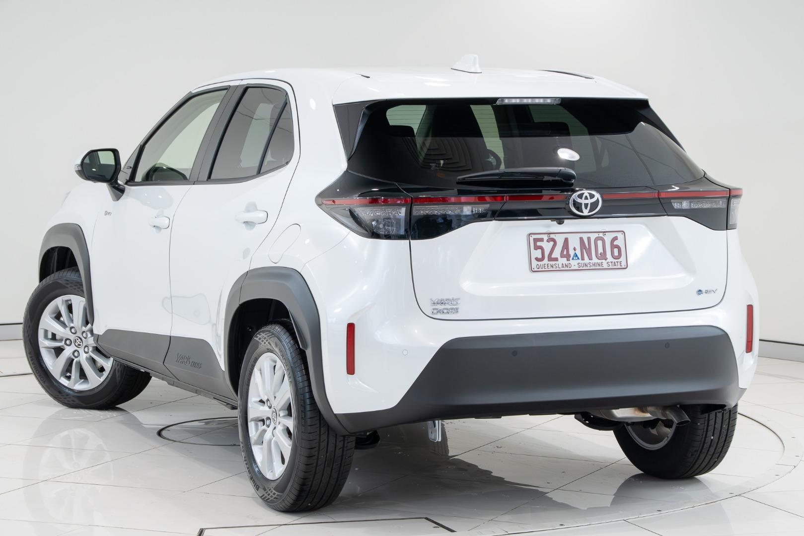 2025 Toyota Yaris Cross GXL in White