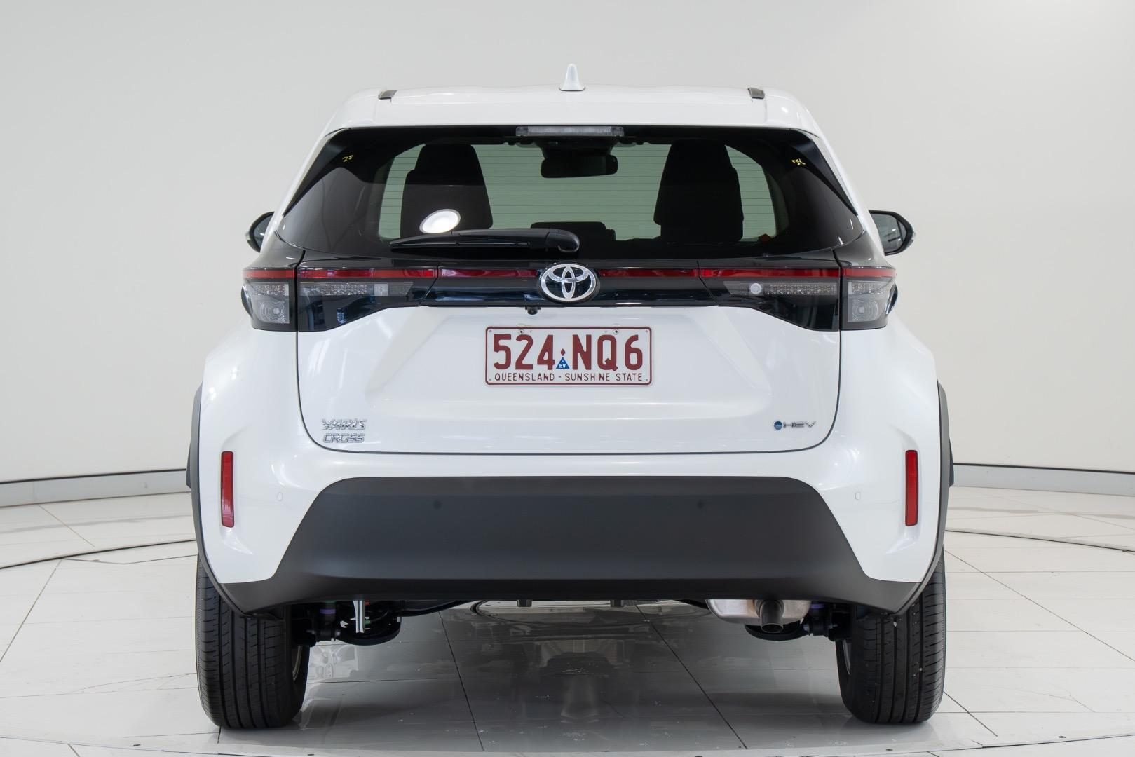 2025 Toyota Yaris Cross GXL in White