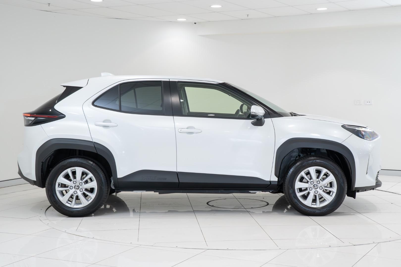 2025 Toyota Yaris Cross GXL in White