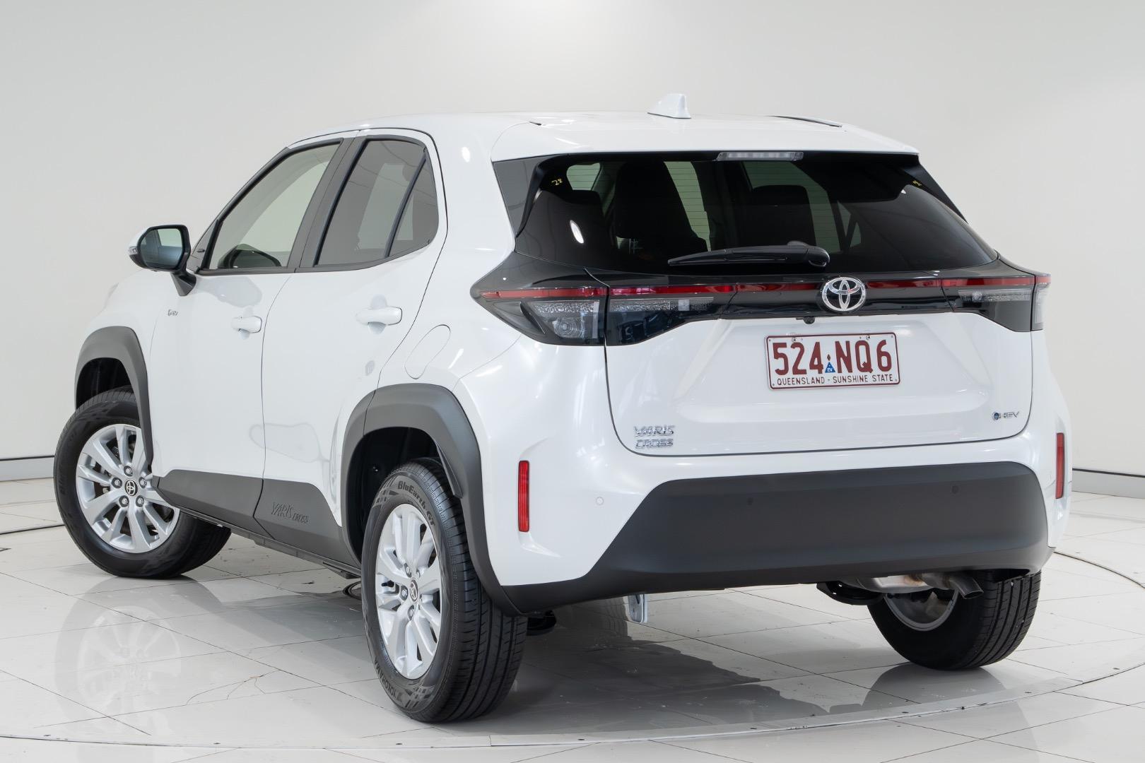2025 Toyota Yaris Cross GXL in White