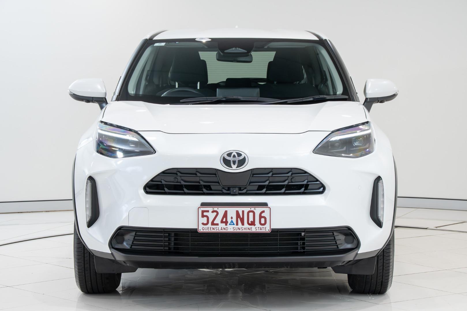 2025 Toyota Yaris Cross GXL in White