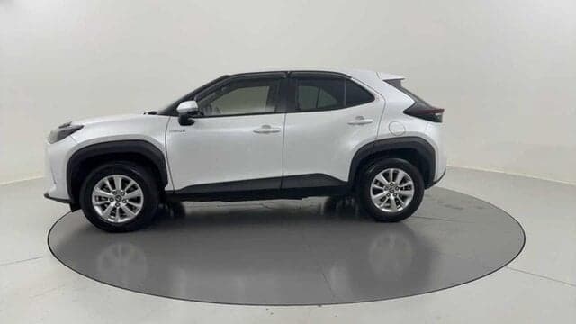 2023 Toyota Yaris Cross GXL in White