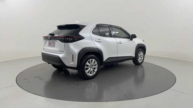 2023 Toyota Yaris Cross GXL in White