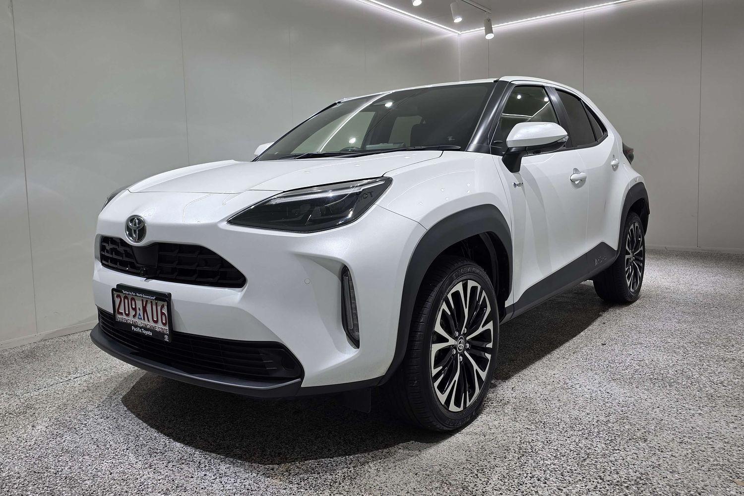 2024 Toyota Yaris Cross Urban in White