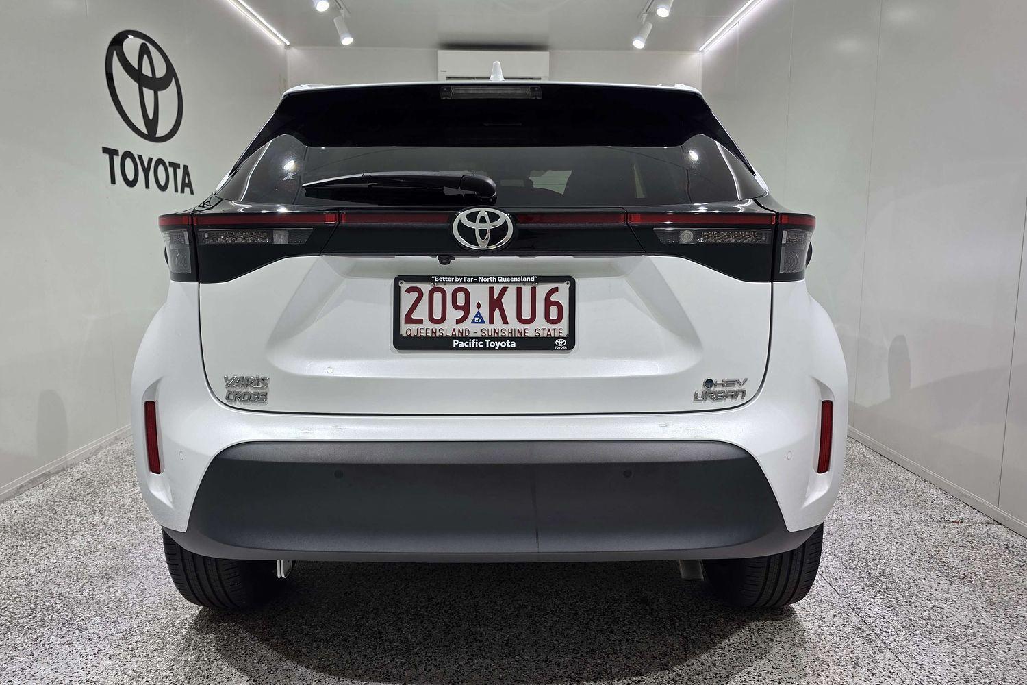 2024 Toyota Yaris Cross Urban in White