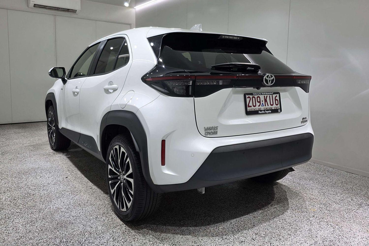2024 Toyota Yaris Cross Urban in White