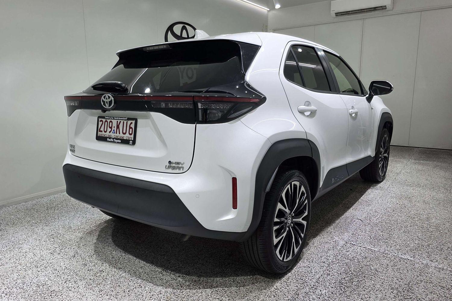 2024 Toyota Yaris Cross Urban in White