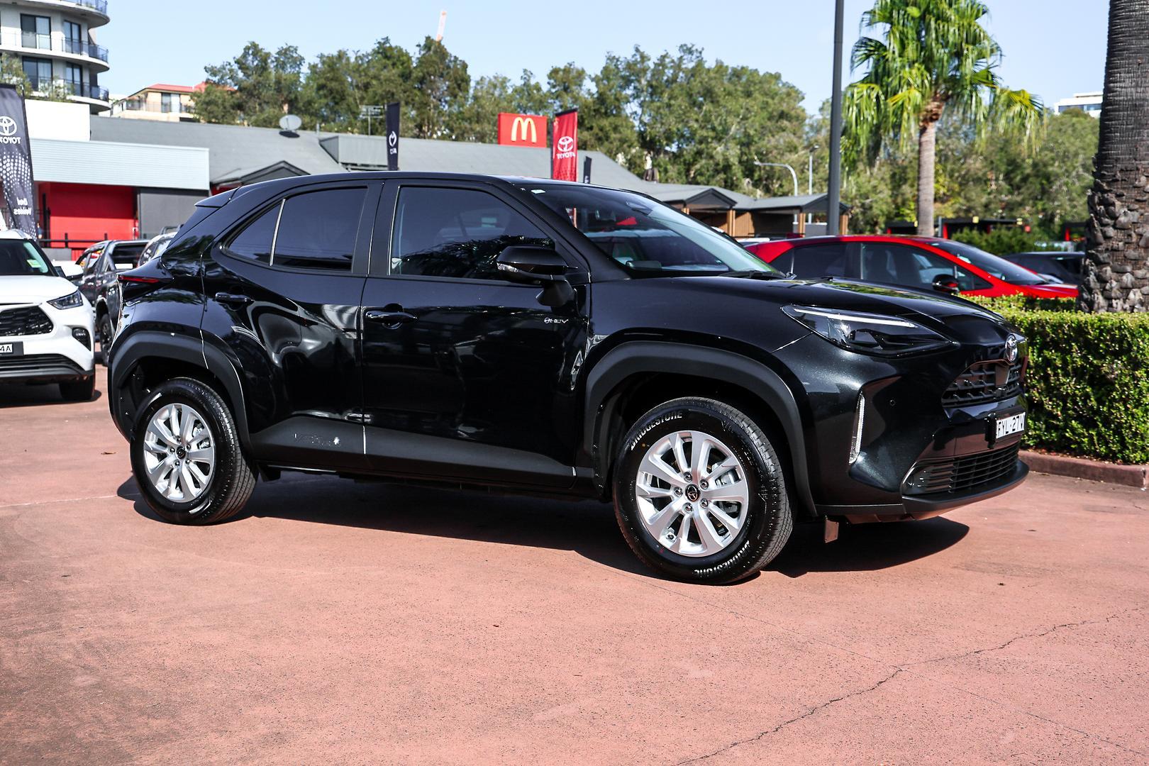 2024 Toyota Yaris Cross GXL in Black