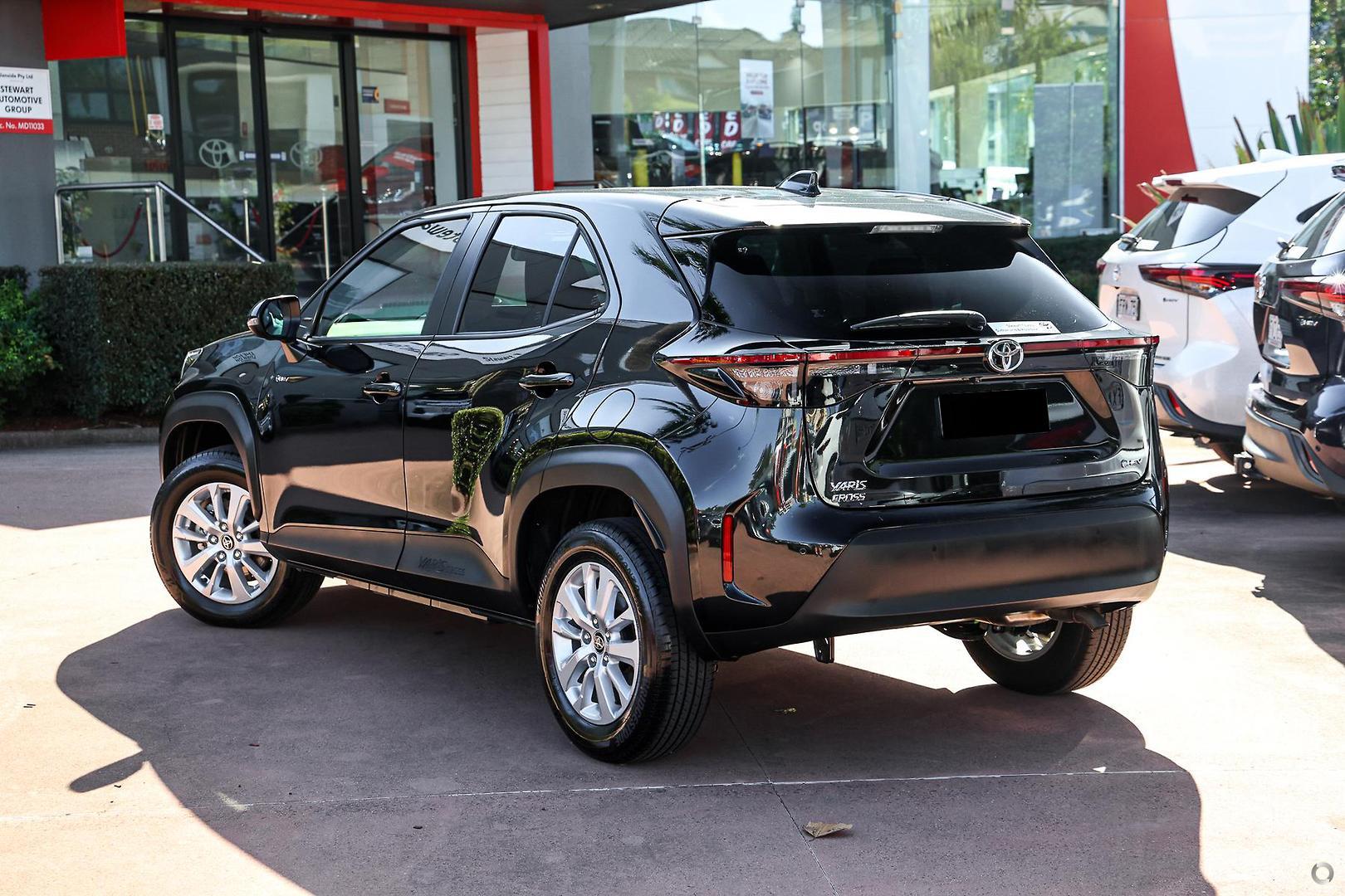 2024 Toyota Yaris Cross GXL in Black