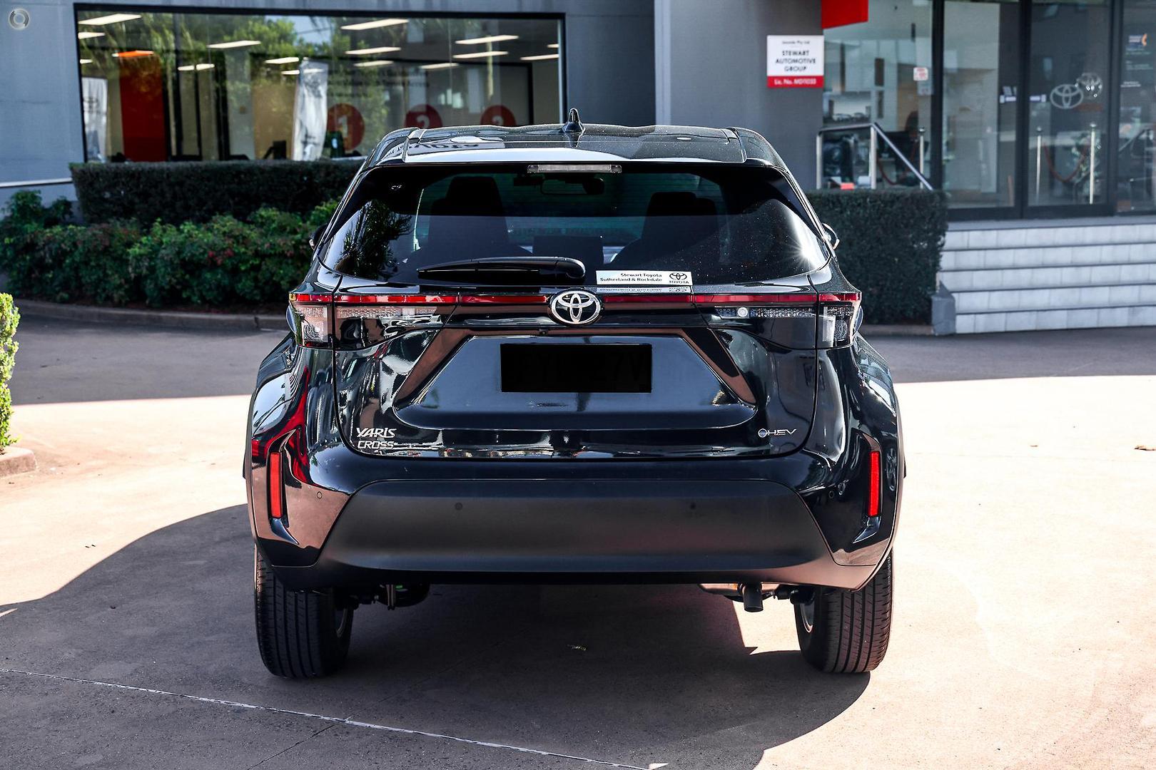 2024 Toyota Yaris Cross GXL in Black