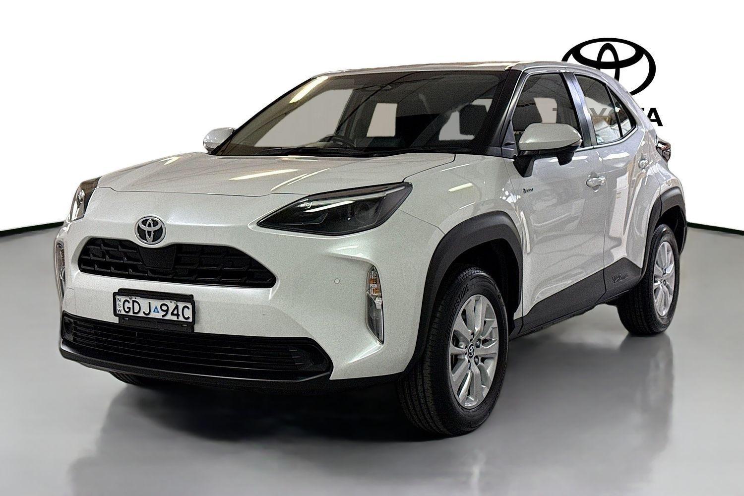 2025 Toyota Yaris Cross GX in White