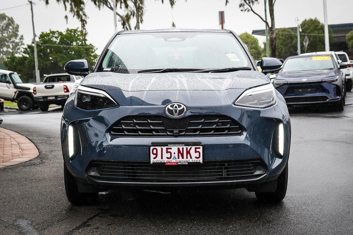 2025 Toyota Yaris Cross GXL in Grey