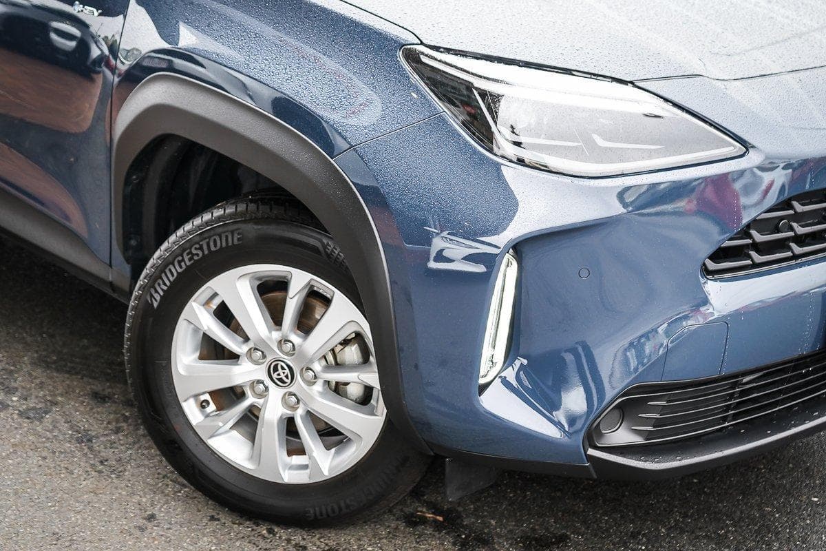 2025 Toyota Yaris Cross GXL in Grey