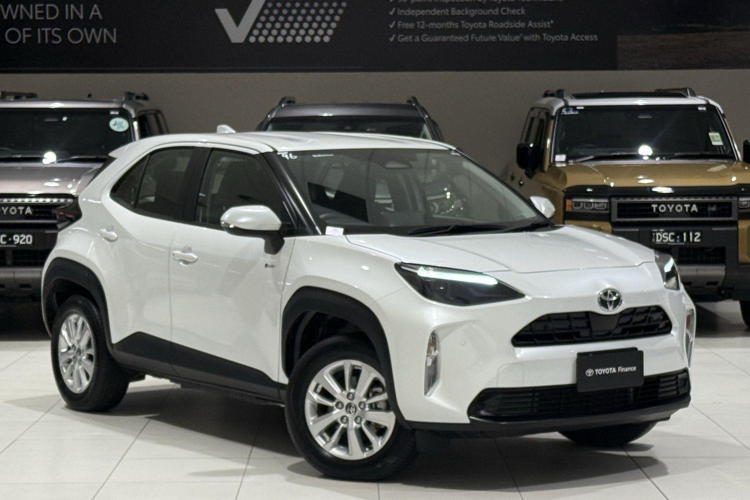 2025 Toyota Yaris Cross GX in White