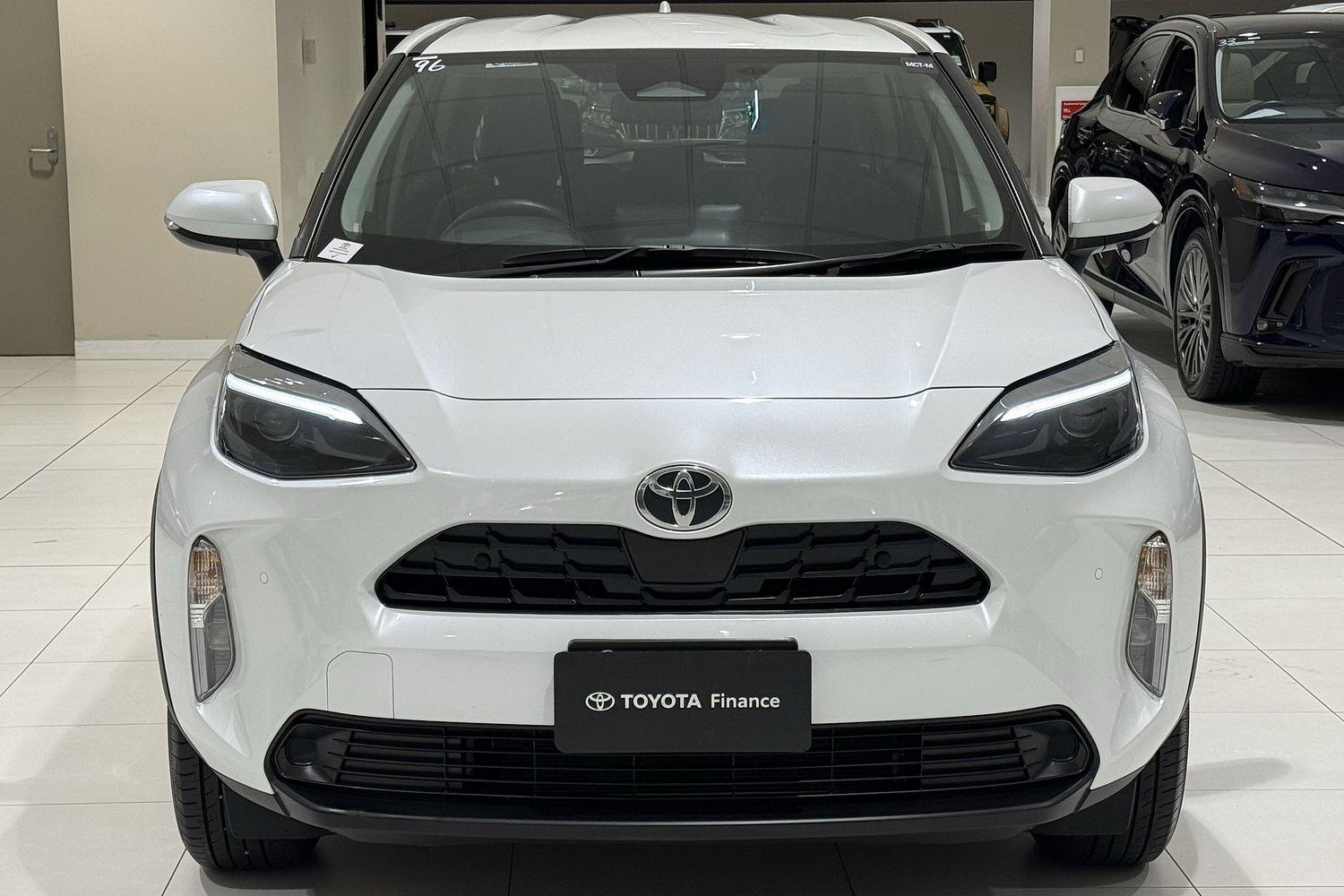 2025 Toyota Yaris Cross GX in White