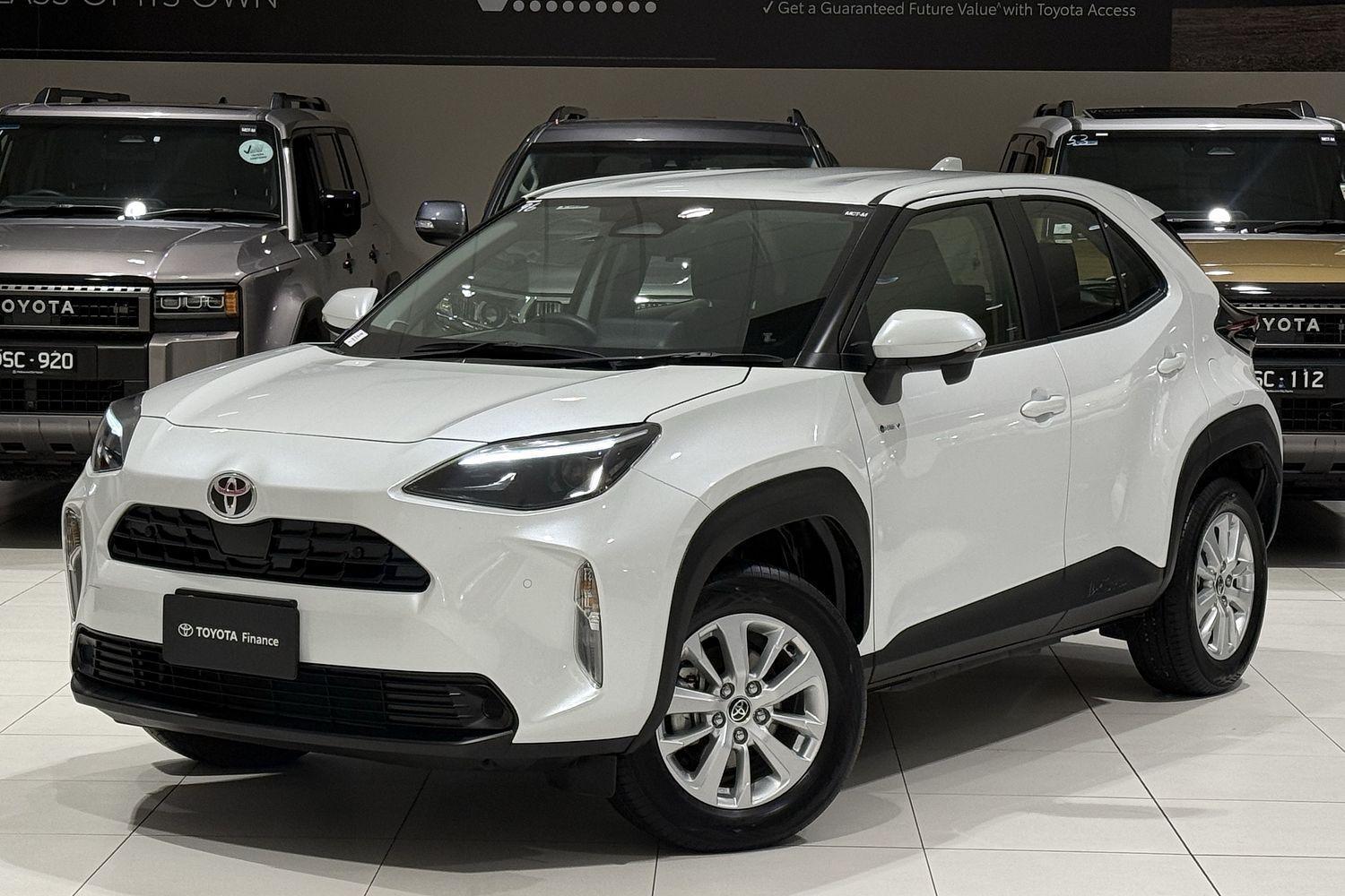 2025 Toyota Yaris Cross GX in White